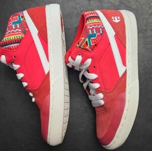 Etnies Red and White Sneakers Classic Style